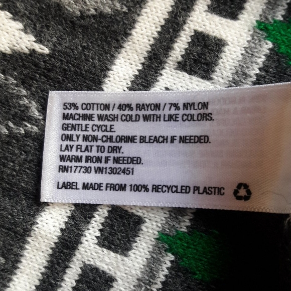 Gray, Green, and White Sweater - Picture 6 of 6